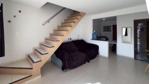 Imagen de la galería de Duplex em Itaúna 4min da Praia que ocorre o WSL, 1min da pista de skate do LS, pracinha com parque infantil, quadra de futebol, tudo isso a 1 min da duplex, perto do comércio, wi-fi super rápido, estacionamento gratuito, monitoramento 24hrs, en Saquarema