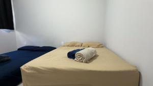 Imagen de la galería de Duplex em Itaúna 4min da Praia que ocorre o WSL, 1min da pista de skate do LS, pracinha com parque infantil, quadra de futebol, tudo isso a 1 min da duplex, perto do comércio, wi-fi super rápido, estacionamento gratuito, monitoramento 24hrs, en Saquarema