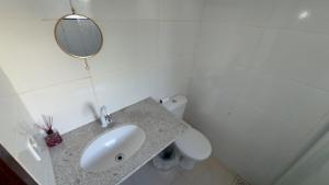 Imagen de la galería de Duplex em Itaúna 4min da Praia que ocorre o WSL, 1min da pista de skate do LS, pracinha com parque infantil, quadra de futebol, tudo isso a 1 min da duplex, perto do comércio, wi-fi super rápido, estacionamento gratuito, monitoramento 24hrs, en Saquarema 37 fotos más