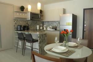 Η κουζίνα ή μικρή κουζίνα στο Deluxe Guest Condo Suite - Loft