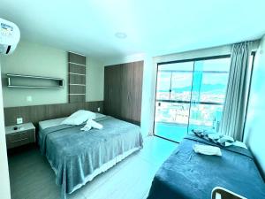 Ένα ή περισσότερα κρεβάτια σε δωμάτιο στο Cobertura Luxo Sophia I - Orla Praia Grande +18 φωτογραφίες