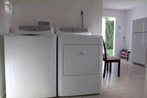 Η κουζίνα ή μικρή κουζίνα στο one bedroom with bathroom