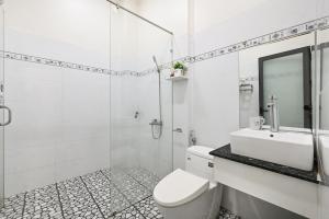 Vannituba majutusasutuses Spacious City 2Bed 1Bath Upstairs Home