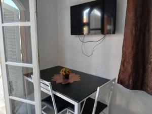 Μια τηλεόραση ή/και κέντρο ψυχαγωγίας στο Cantinho da Praia