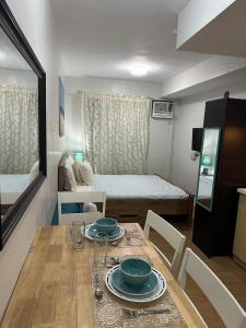 Ένα ή περισσότερα κρεβάτια σε δωμάτιο στο Tagaytay Idyllic Unwind Spot Retreat Near Foodie Area