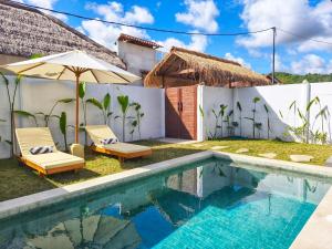 La alberca dentro o cerca de NEW Mawar Merah Heavenly Studio, Selong Belanak