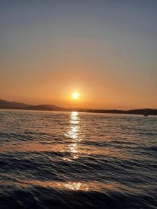 フィッツナウにあるOberwilenの夕日の水上の夕日