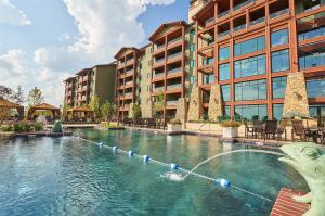 a swimming pool in front of a building at Hilton Grand Vacations Club Long Creek Ridgedale in Ridgedale