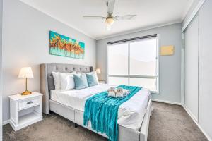 a bedroom with a bed and a window at StayAU 4BR Family-Friendly Home near Deakin Uni in Whittington