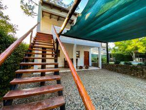 Το κτήριο όπου στεγάζεται  το διαμέρισμα +3 φωτογραφίες