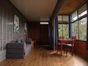 Posezení v ubytování Hospedaje Oropéndola + 17 fotografií