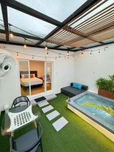 Bazén v ubytování Springhills Quito Airport nebo v jeho okolí