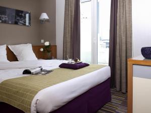 a hotel room with a large bed and a window at Aparthotel Adagio La Défense Kléber in Courbevoie +53 photos