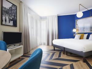 Ένα ή περισσότερα κρεβάτια σε δωμάτιο στο Aparthotel Adagio Porte de Versailles