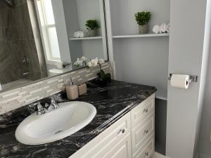 Ένα μπάνιο στο Character Home near Downtown and 17th Avenue +84 φωτογραφίες