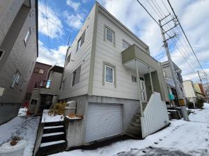 Budova, kde se prázdninový dům nachází