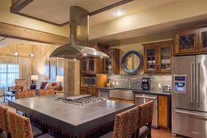 Η κουζίνα ή μικρή κουζίνα στο Hilton Grand Vacations Club Paradise Point Branson