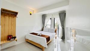 Кровать или кровати в номере Villa Trung Nghĩa Đà Lạt +33 фотографии