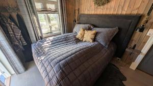 Postel nebo postele na pokoji v ubytování Cabin With Hot Tub And Views On Blefjell