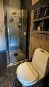 Koupelna v ubytování Cabin With Hot Tub And Views On Blefjell