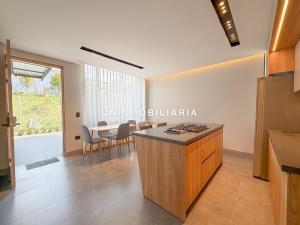 Kuchyň nebo kuchyňský kout v ubytování Apartamento de lujo a 3 minutos del Aeropuerto JMC 101 + 10 fotografií