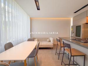 a living room with a table and chairs and a couch at Apartamento de lujo a 3 minutos del Aeropuerto JMC 101 in Rionegro +6 photos
