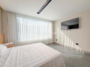 TV a/nebo společenská místnost v ubytování Apartamento de lujo a 3 minutos del Aeropuerto JMC 101