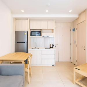 Η κουζίνα ή μικρή κουζίνα στο 芭提雅市中心Olympus 水系公寓酒店 健身房 步行街 海滩附近 一居室