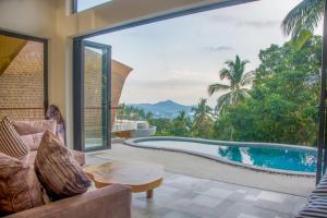 Nespecifikovaný výhled na hory nebo výhled na hory při pohledu z vily