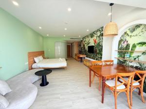 Χώρος καθιστικού στο Apartment With Balcony