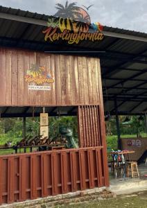 Majutusasutuses Kerlingfornia Pond View Homestay and Farmstead olev sertifikaat, autasu, silt või muu dokument