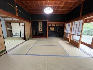 Gallery image of OldJapaneseHouseintheMountains山の中の築100年古民家赤目のやど in Nabari