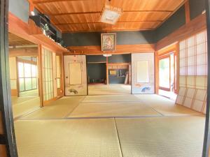 Φωτογραφία από το άλμπουμ του OldJapaneseHouseintheMountains山の中の築100年古民家赤目のやど σε Nabari +16 φωτογραφίες