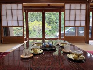 Φωτογραφία από το άλμπουμ του OldJapaneseHouseintheMountains山の中の築100年古民家赤目のやど σε Nabari