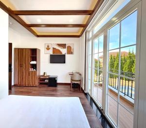 Giường trong phòng chung tại KIEN Dalat