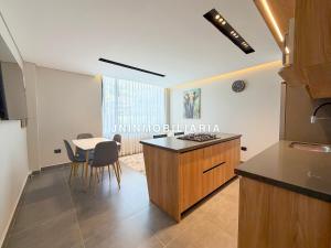 Kuchyň nebo kuchyňský kout v ubytování Apartamento de lujo a 3 minutos del Aeropuerto JMC 201