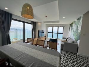 Ένα ή περισσότερα κρεβάτια σε δωμάτιο στο Apartment With Balcony +129 φωτογραφίες