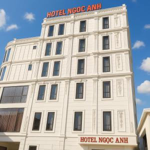a white building with a hotel neococo amhm at Hotel Ngoc Anh - Van Don in Quang Ninh