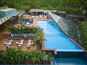 an overhead view of a swimming pool at a resort at Sofitel Barcelona Skipper in Barcelona