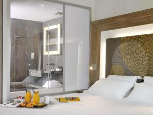 Koupelna v ubytování Novotel Lyon Centre-Confluence Bord de Saone + 136 fotografií