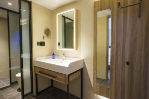 Ένα μπάνιο στο Hanting Hotel Beijing South Railway Station Muxiyuan