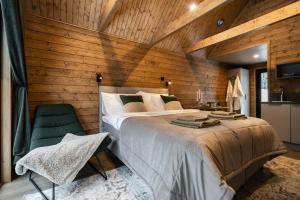 Postel nebo postele na pokoji v ubytování Silencius Cabin With Private Jacuzzi