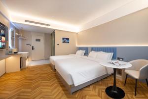 Ένα ή περισσότερα κρεβάτια σε δωμάτιο στο WJ Kaiyi Hotel