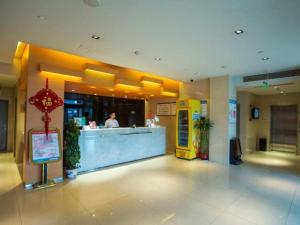 a restaurant with a man standing at the counter at Jinjiang Inn - Yancheng East Huanghai Road Zhaoshang Hotel in Yancheng