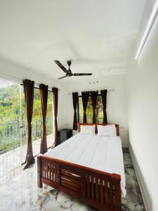 Postel nebo postele na pokoji v ubytování Munnar Premium Villa