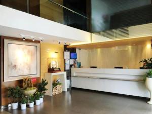 a lobby with a waiting area with potted plants at Jinjiang Inn Wenling Daxi in Wenling