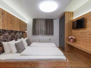 Postel nebo postele na pokoji v ubytování Ferienwohnung In Brandberg Mit Garten + 4 fotografie