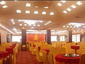 a conference hall with yellow tables and chairs at Jintone Hotel Beiliu Yongan Branch in Beiliu +132 photos