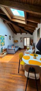 Χώρος καθιστικού στο CAL TRANQUIL Camprodon, acollidor àtic al centre