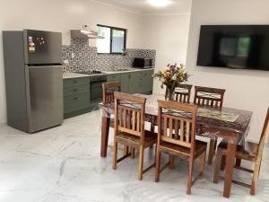 Kuchyň nebo kuchyňský kout v ubytování Malanda Falls Retreat